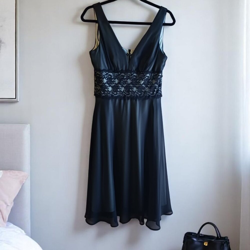 SHEER ELEGANCE w/MINT Undertones under black lace layered halter dress EUC SZ 8